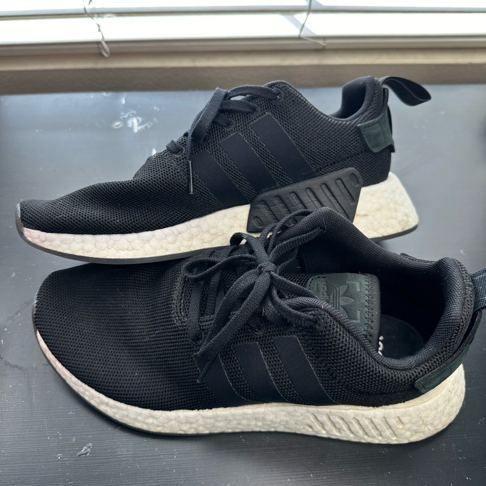 Adidas NMD R2 ultraboost men’s 7/women’s 8.5